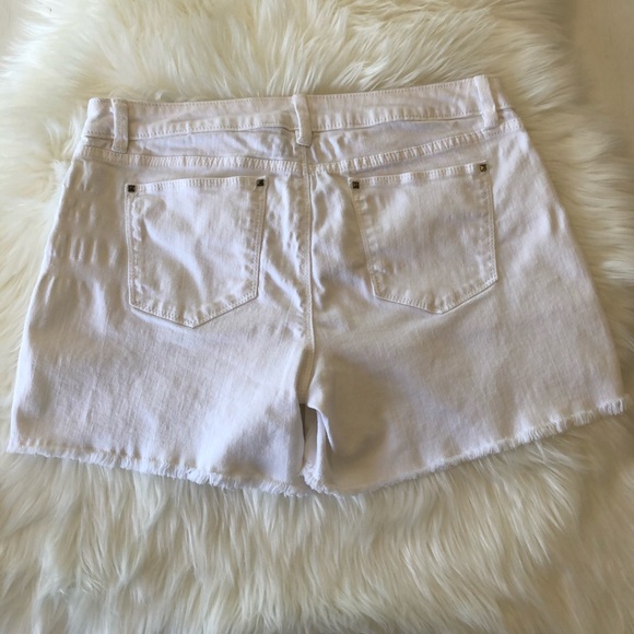 APT 9  Cutoff Jean Fringe Studded Shorts White - Picture 9 of 12